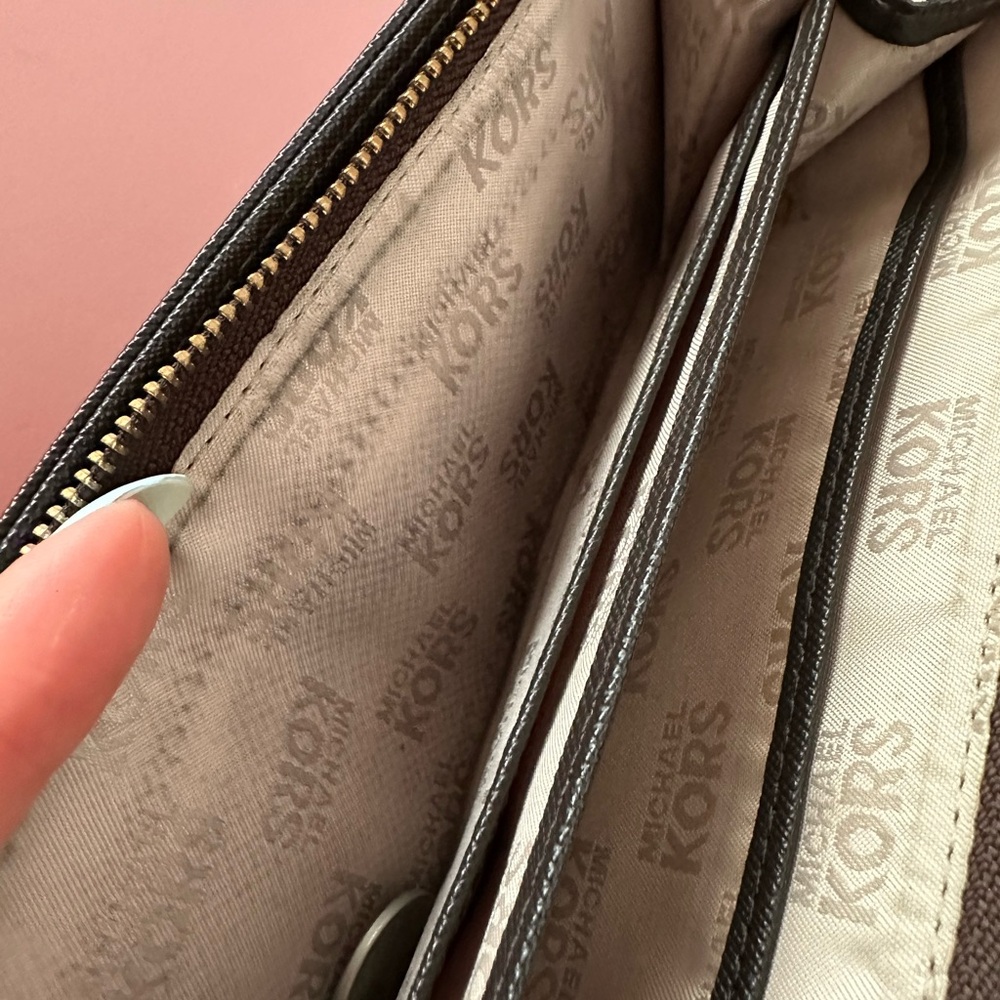 Michael Kors Wallet - Picture 4 of 4